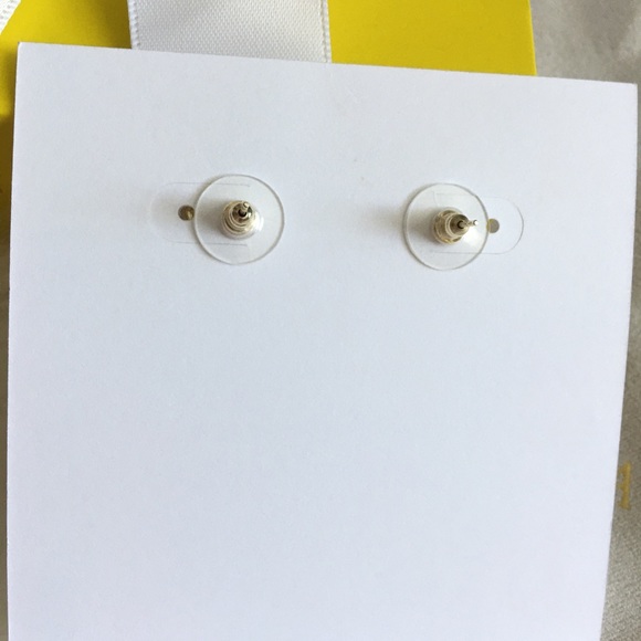 Kendra Scott Logan Earrings in Magenta - Picture 7 of 9